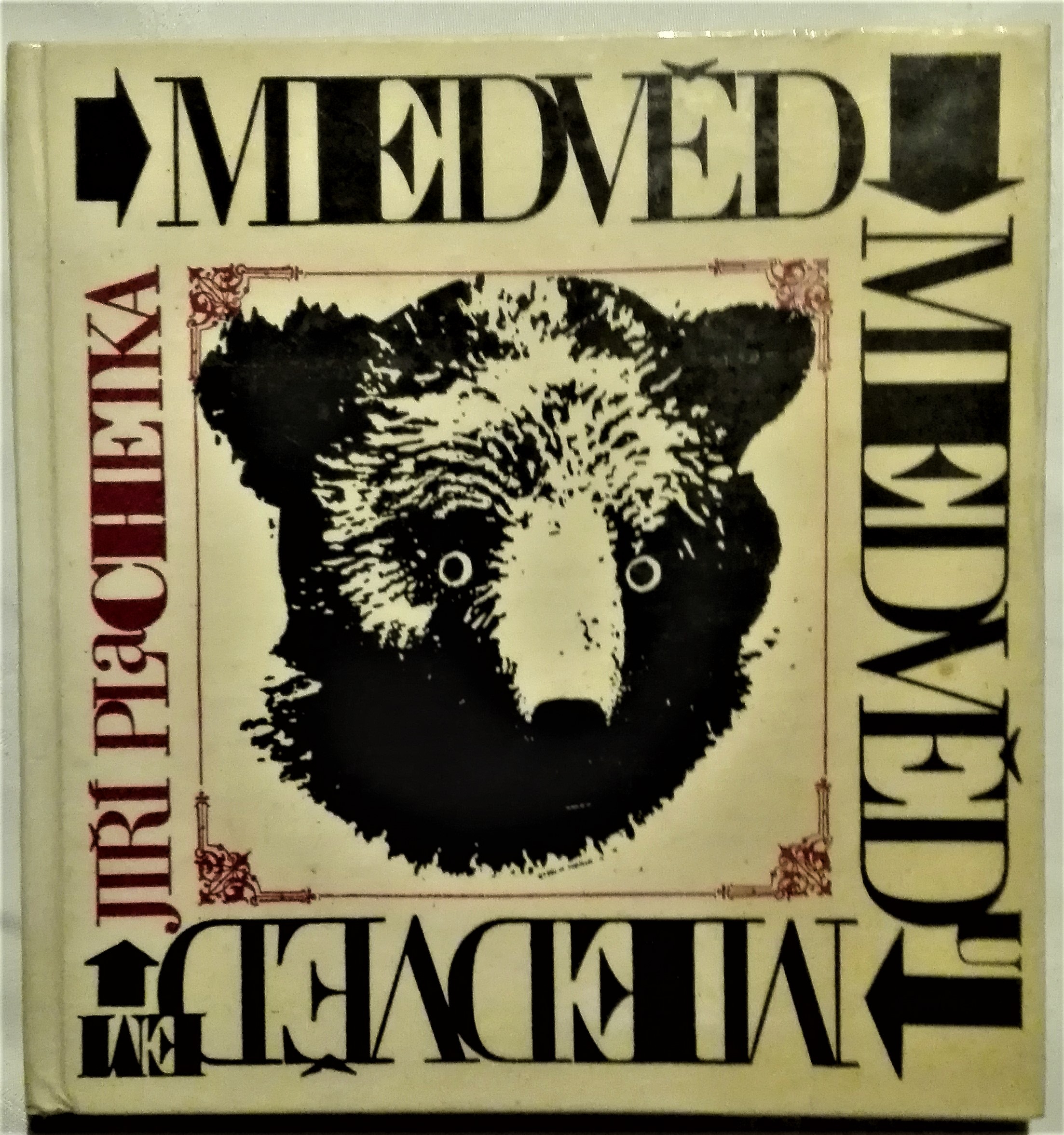 Medvěd medvědu medvědem