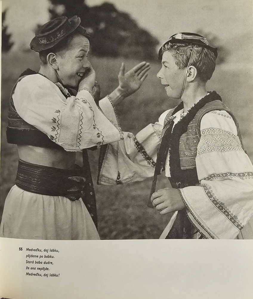 Zlatá brána (Slovenské deti vo svojich tradičných hrách)