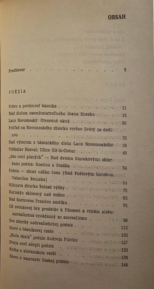 Harlekýn sklonený nad vodou