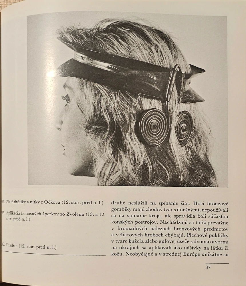 Počiatky odievania a Slovensku