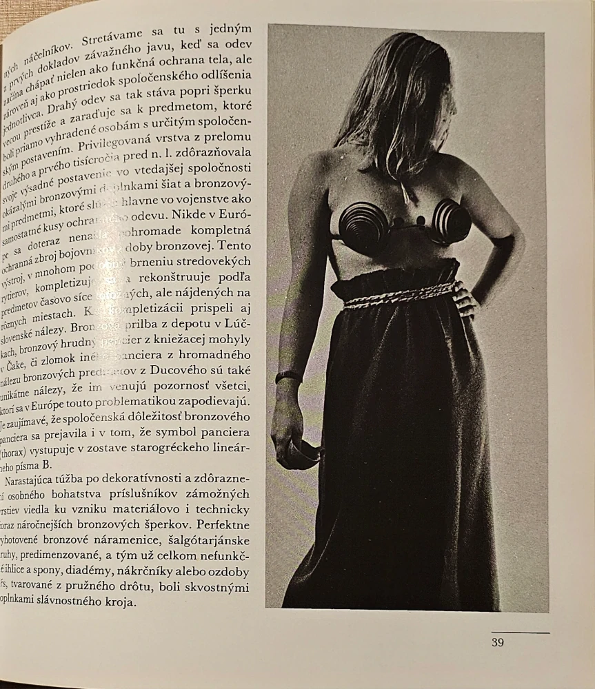 Počiatky odievania a Slovensku